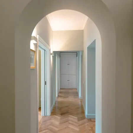 Tiber Luxury Rom